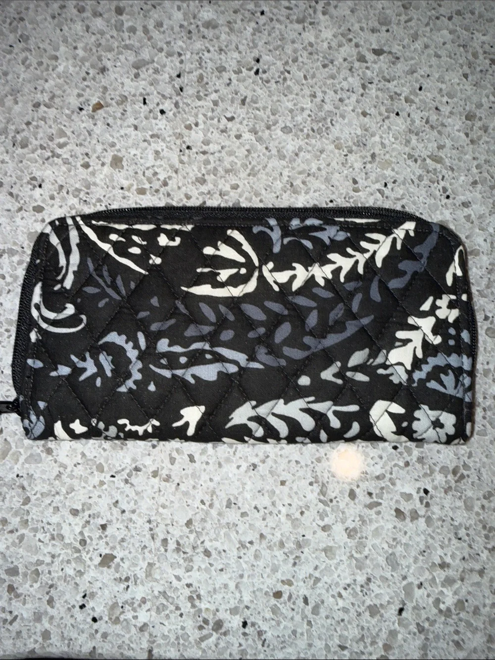 Vera Bradley Paisley Noir Triple Zip Crossbody with Accordion Wallet. Like New